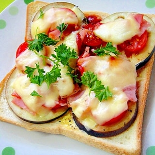 茄子とベーコンプチトマトのチーズトースト